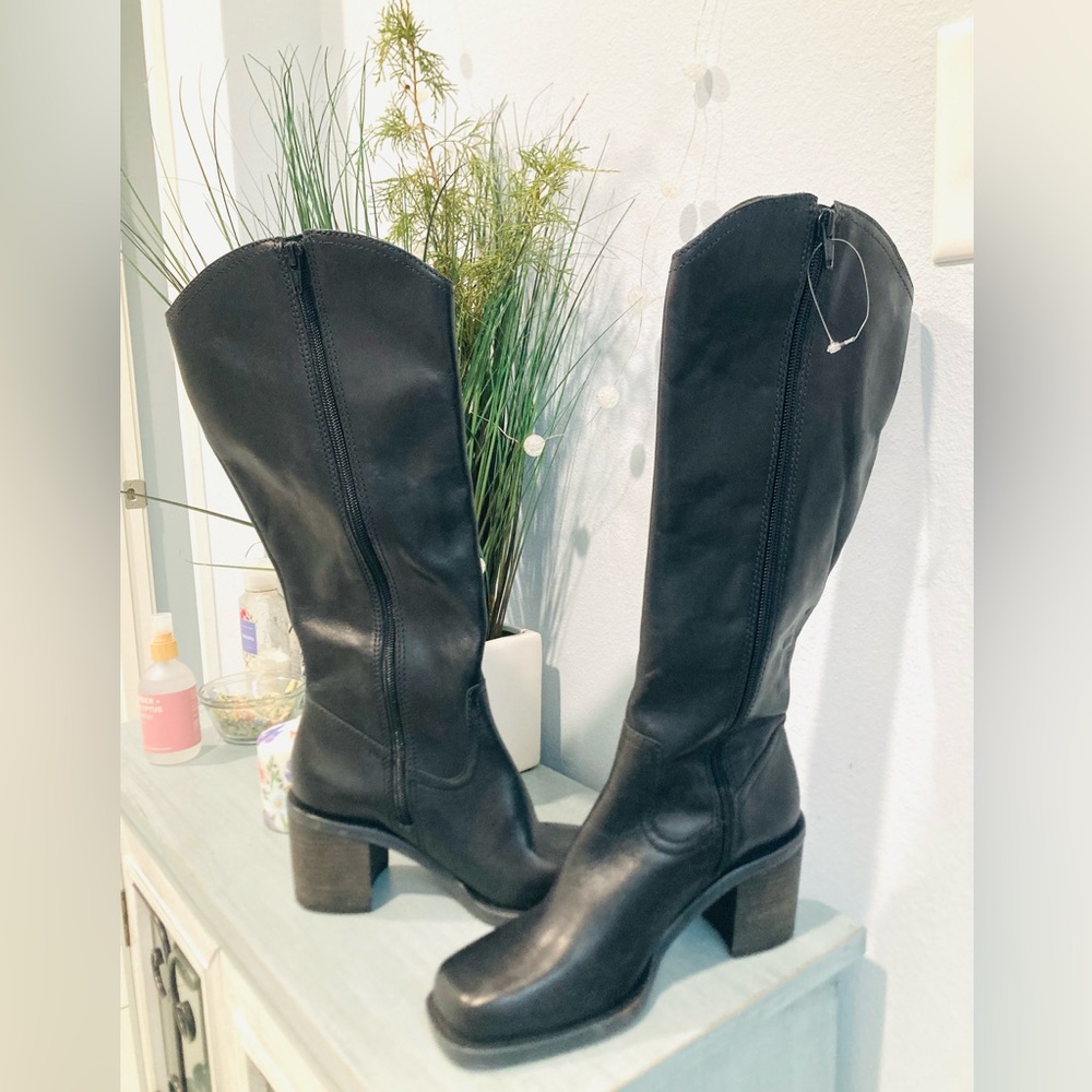 NWOB Lucky Brand Leather Black Tall Boot Square Toe Stacked Heel Size 5 1/2 - Picture 11 of 15